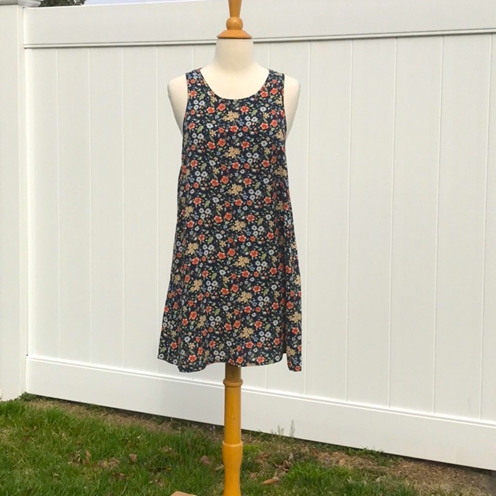 NWT Forever 21 Floral Sleeveless Dress Size Medium